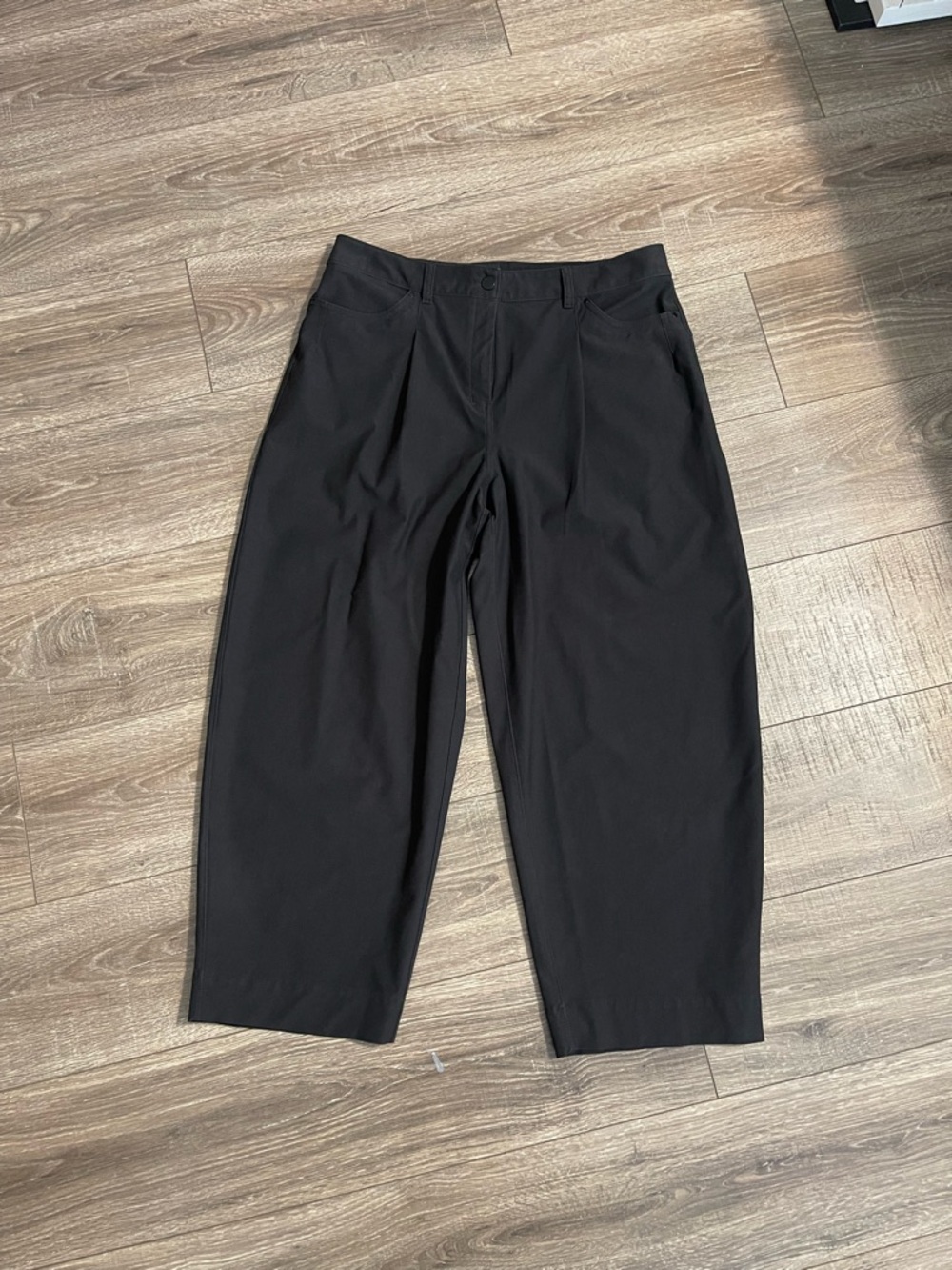 Lululemon City Sleek barrel leg relaxed  pants!